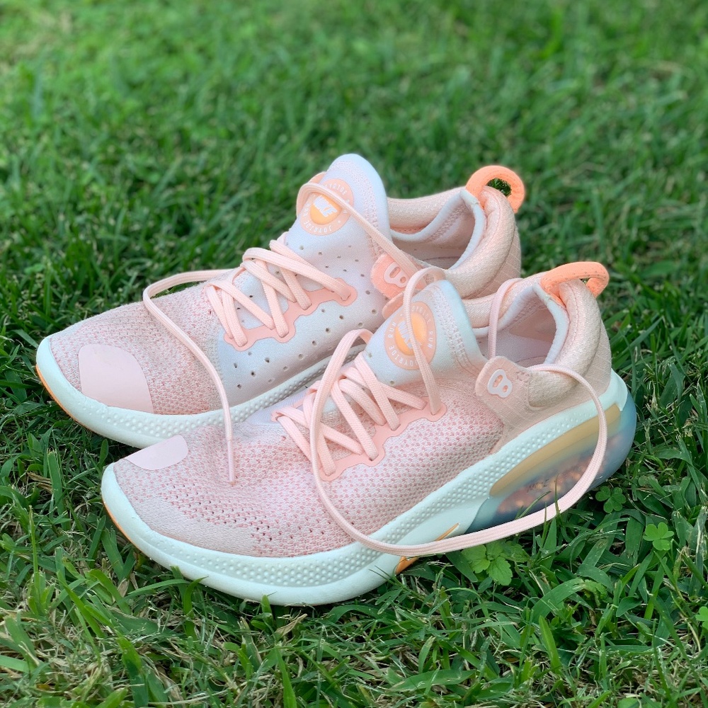 Nike women's Joyride Run Flyknit Running Shoes